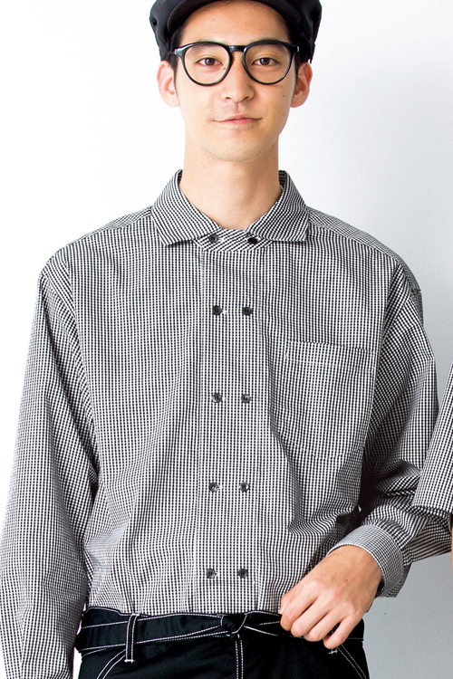 飲食店販売制服　ギンガムチェック長袖シャツ(白×黒)　コックシャツ風ダブルボタン　