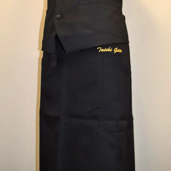 オリジナル制服製作実績 ネームゴ刺繍 /サプラミュー様/飲食店サービス制服ユニフォームナイスユニ
