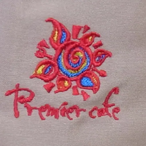 オリジナル制服製作実績 ロゴ刺繍 /Premier cafe様/飲食店サービス制服ユニフォームナイスユニ