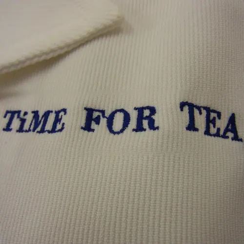オリジナル制服製作実績 ロゴ刺繍 /TiME FOR TEA様/飲食店サービス制服ユニフォームナイスユニ