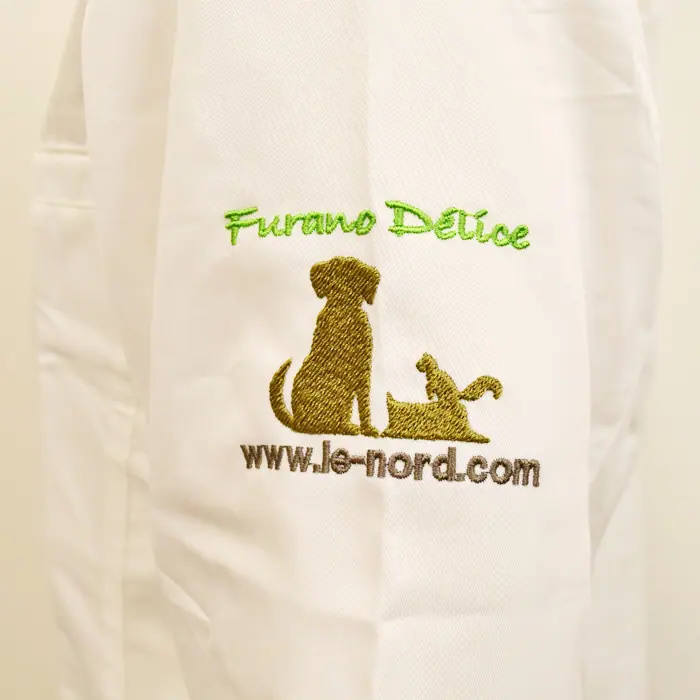 オリジナル制服製作実績 ロゴ刺繍 /furano Delice様/飲食店サービス制服ユニフォームナイスユニ