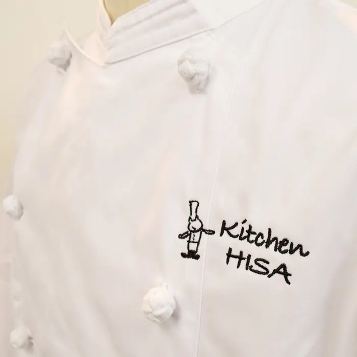 オリジナル制服製作実績 ロゴ刺繍 /キッチンHISA様/飲食店サービス制服ユニフォームナイスユニ