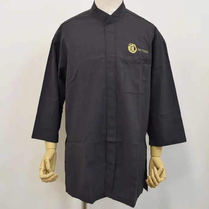 オリジナル制服製作実績 ロゴ刺繍 /20211011_Nippon Food GmbH様/飲食店サービス制服ユニフォームナイスユニ