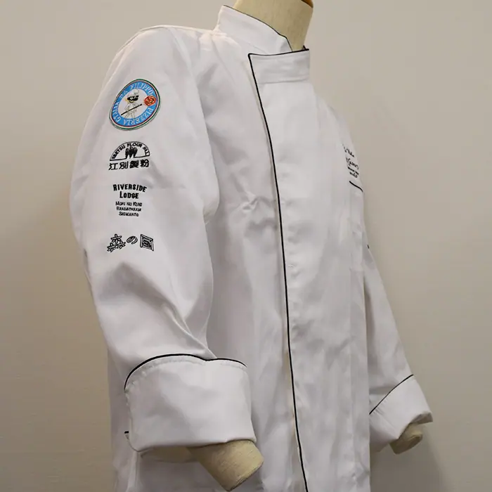 オリジナル制服製作実績 ロゴ刺繍 /20210324_サンクレア様/飲食店サービス制服ユニフォームナイスユニ