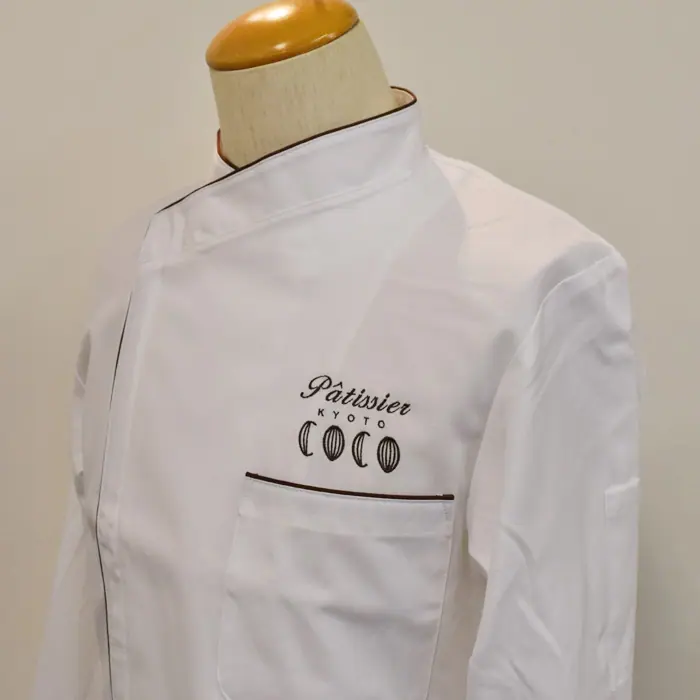 オリジナル制服製作実績 ロゴ刺繍 /アクセスコーポレーション様/飲食店サービス制服ユニフォームナイスユニ