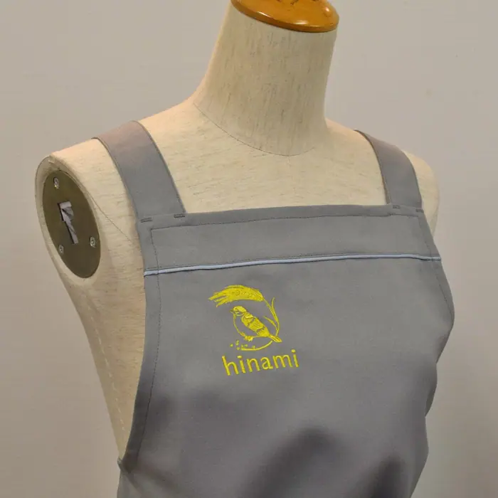 オリジナル制服製作実績 ロゴ刺繍 /アライズカンパニー(株)様/飲食店サービス制服ユニフォームナイスユニ