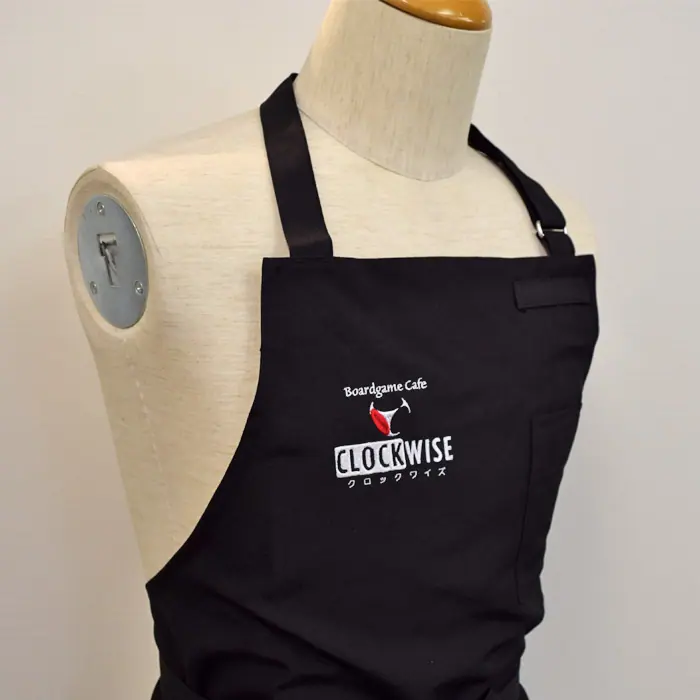 オリジナル制服製作実績 ロゴ刺繍 /CLOCK WISE CAFE様/飲食店サービス制服ユニフォームナイスユニ