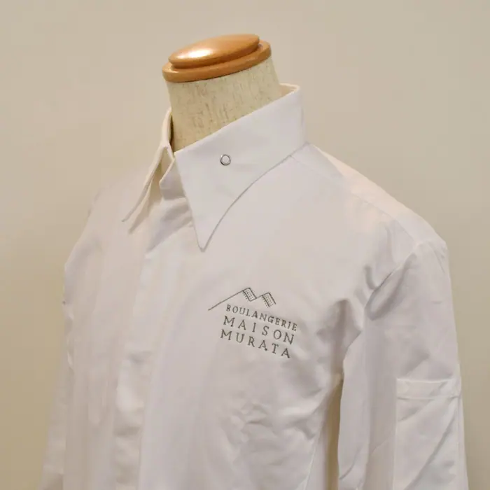オリジナル制服製作実績 ロゴ刺繍 /2021/8/9_メゾンムラタ様/飲食店サービス制服ユニフォームナイスユニ