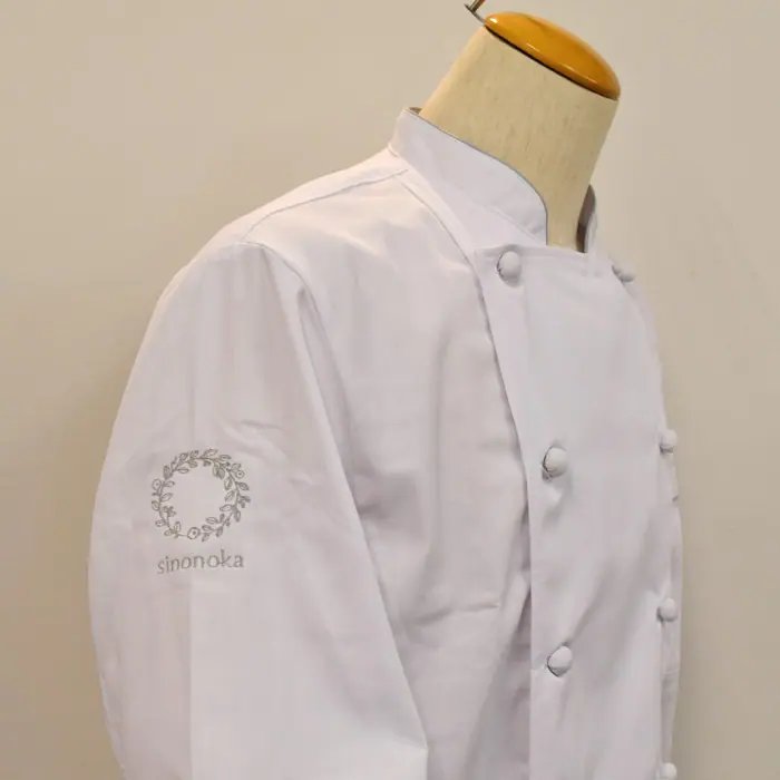 オリジナル制服製作実績 ロゴ刺繍 /洋菓子シノノカ様/飲食店サービス制服ユニフォームナイスユニ