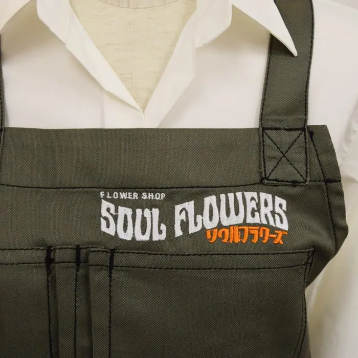 オリジナル制服製作実績 ロゴ刺繍 /SOUL FLOWERS様/飲食店サービス制服ユニフォームナイスユニ