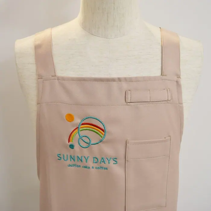 オリジナル制服製作実績 ロゴ刺繍 /SUNNYDAYS様/飲食店サービス制服ユニフォームナイスユニ