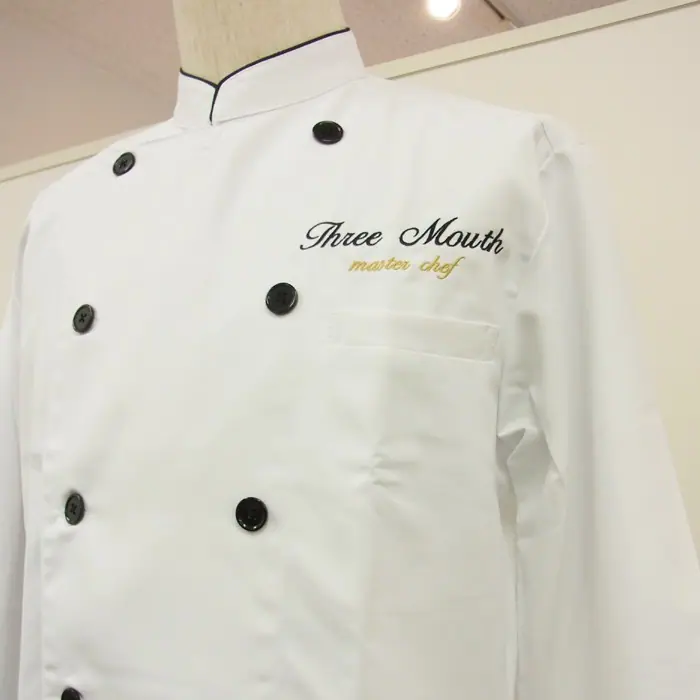 オリジナル制服製作実績 ロゴ刺繍 /スリーマウス様/飲食店サービス制服ユニフォームナイスユニ
