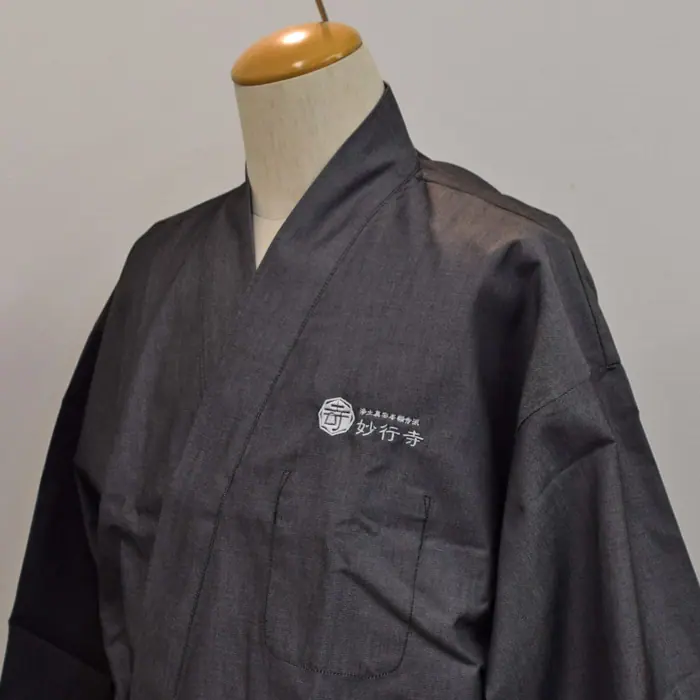 オリジナル制服製作実績 ロゴ刺繍 /（宗）妙行寺様/飲食店サービス制服ユニフォームナイスユニ