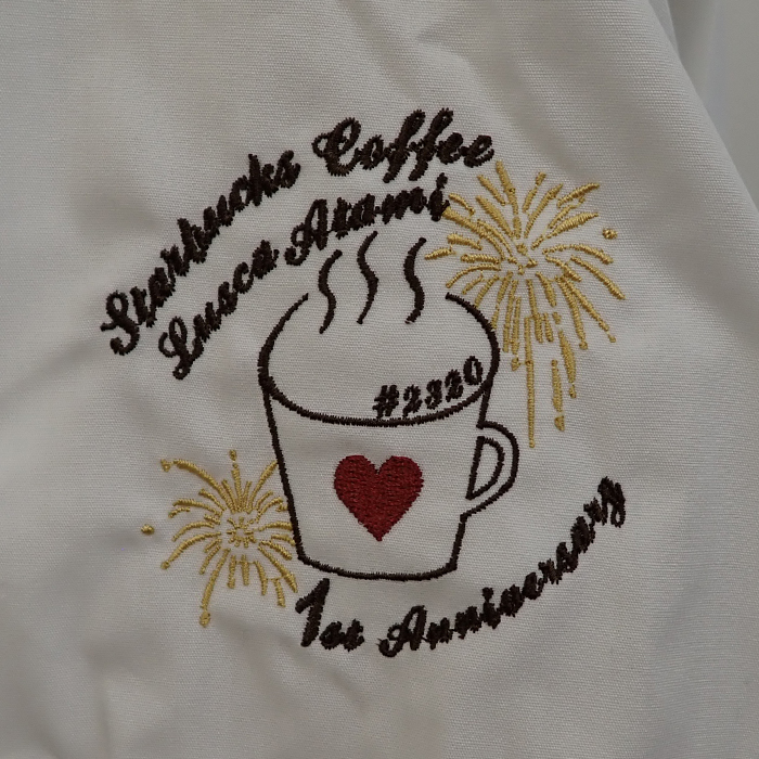 オリジナル制服製作実績 ロゴ刺繍 /20250805_スターバックスコーヒーラスカ熱海店様/　飲食店サービス制服ユニフォームナイスユニ