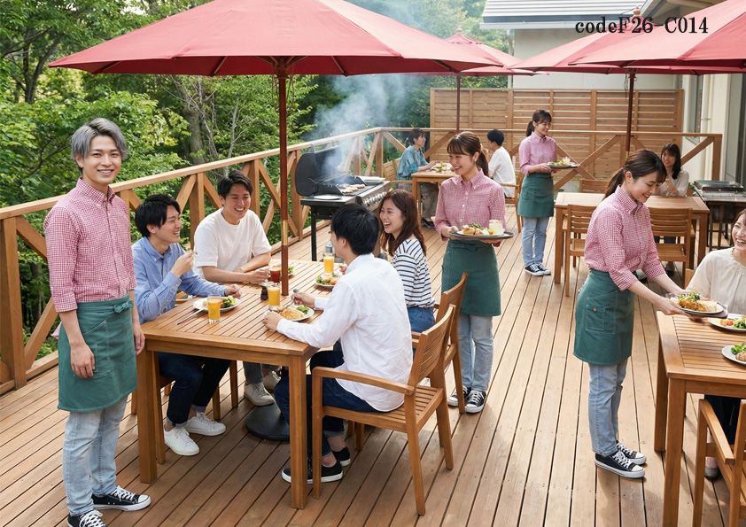 codeF26-C014 飲食店サービス店舗制服コーデ　リゾートテラスカフェに映える制服コーデ｜グリーンエプロン×赤チェックシャツでおしゃれに演出