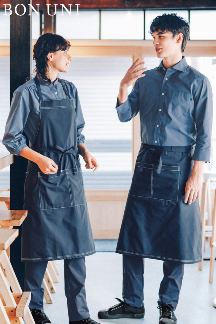 カフェ×カジュアル×軽量きれいめデニム調ユニフォームでコーディネート