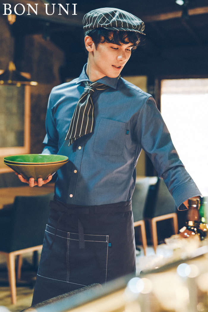 カフェ×カジュアル×きれいめデニムシャツ・エプロンにストライプ柄小物でコーディネート