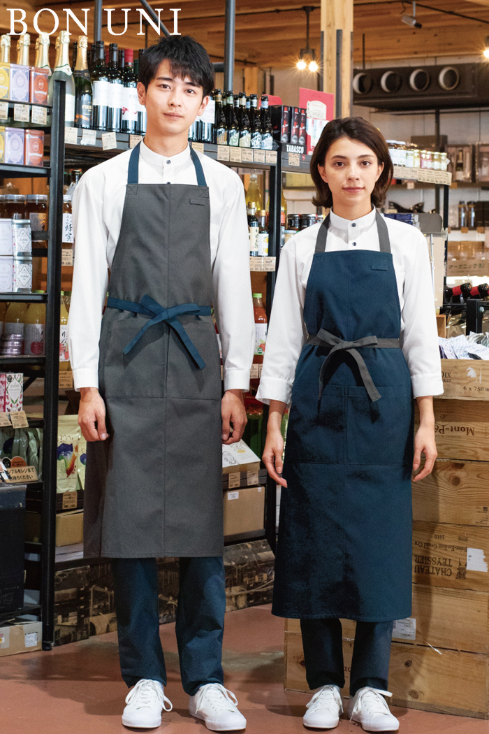 食品小売業（専門店）×白シャツにグレー・ネイビーのエプロンでコーディネート