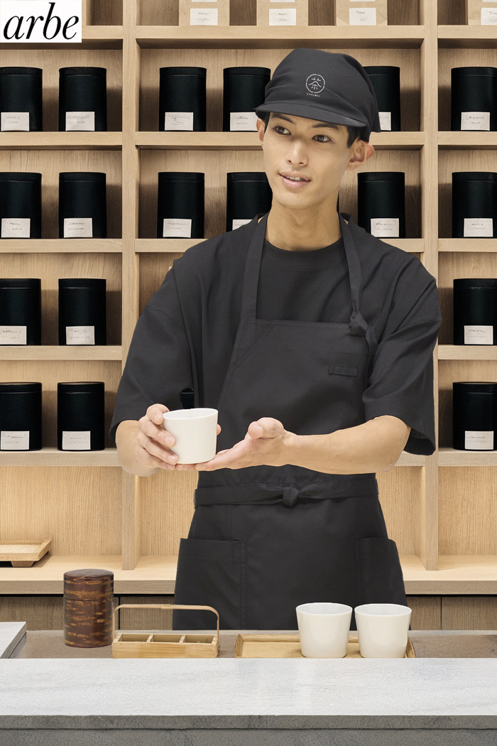 【飲食店ユニフォームはコーデから選ぶ】c00138和カフェ×和モダン×凛とした全身黒。Ｔシャツに胸付エプロンスタイル
