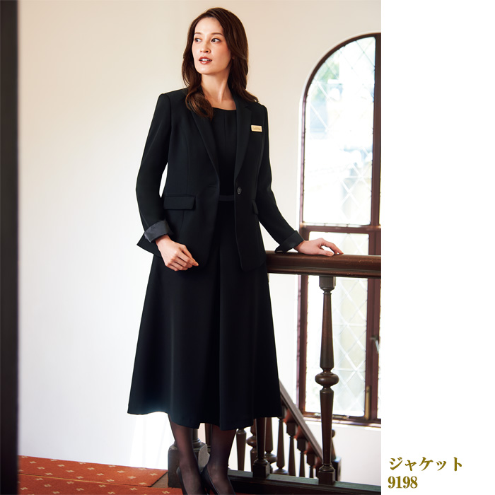 【ホテル・受付制服】　漆黒ブラック ワンピース　濃く、深く、研ぎ澄まされた「黒」　　モデル