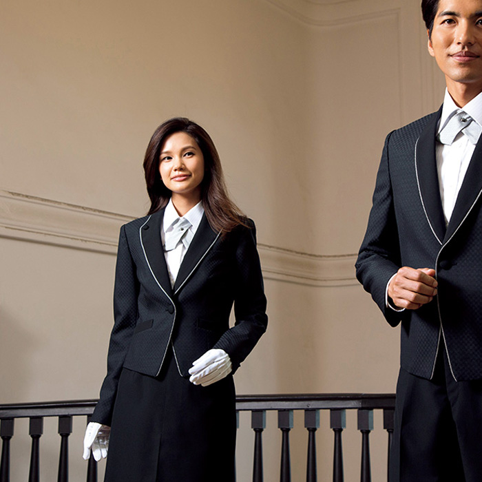 飲食店・サービス制服 　高級接客レディーススーツジャケット(ブラック)市松柄　男女で揃えて使える　モデル着用例