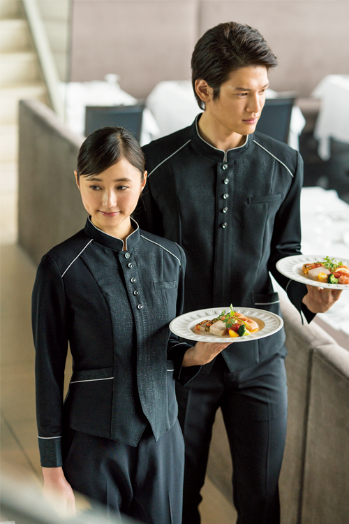 高級な印象を与えるブラックジャケットスタイル  ホテル高級飲食店制服コーデ