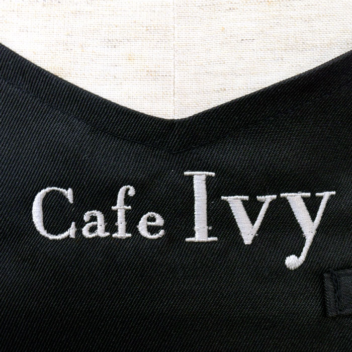 飲食店制服胸付エプロンネーム刺繍　Cafe Ivy様