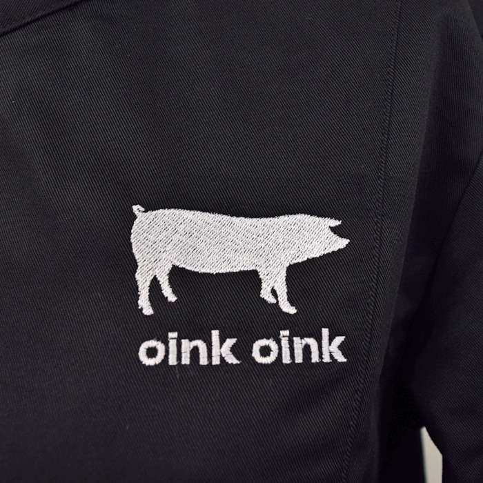 飲食店サービス制服刺繍実績　Oink Oink様(コックコート　ロゴ刺繍)